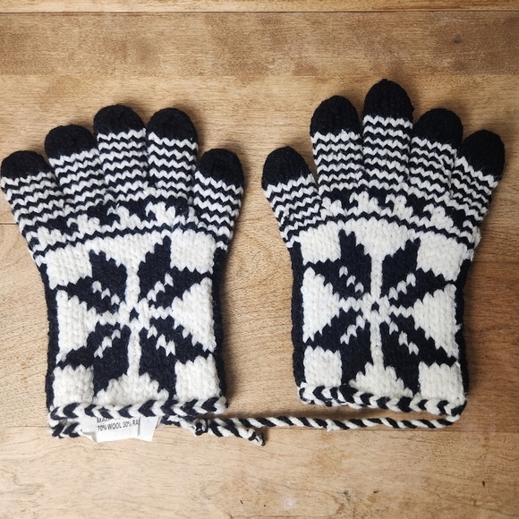 Handmade Wool Blend Knit Gloves - Picture 2 of 9
